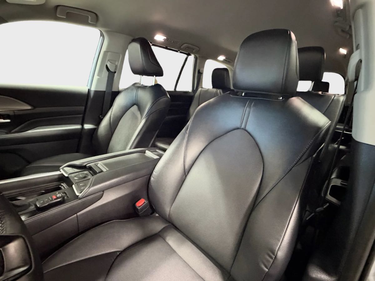 Photo 19 of this Toyota Grand Highlander