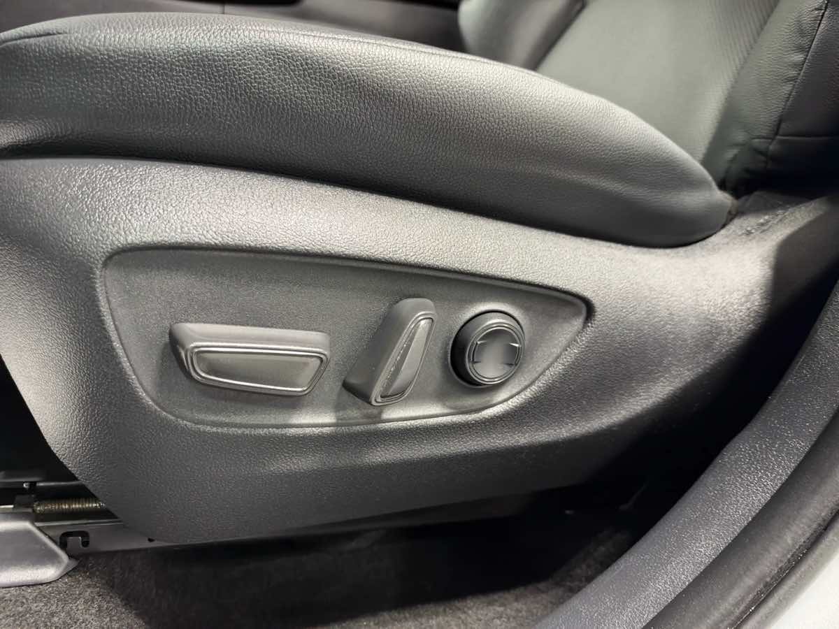 Photo 26 of this Toyota Grand Highlander