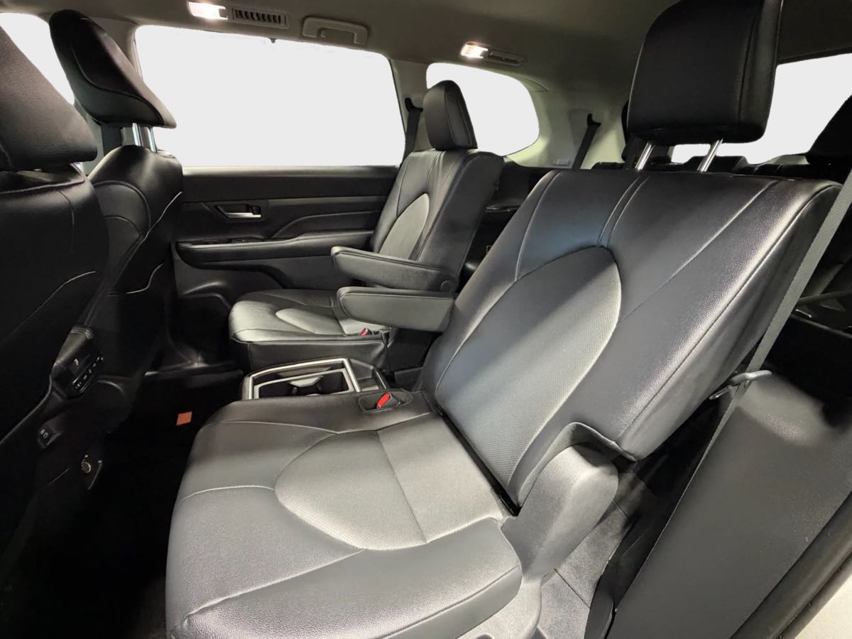 Photo 29 of this Toyota Grand Highlander
