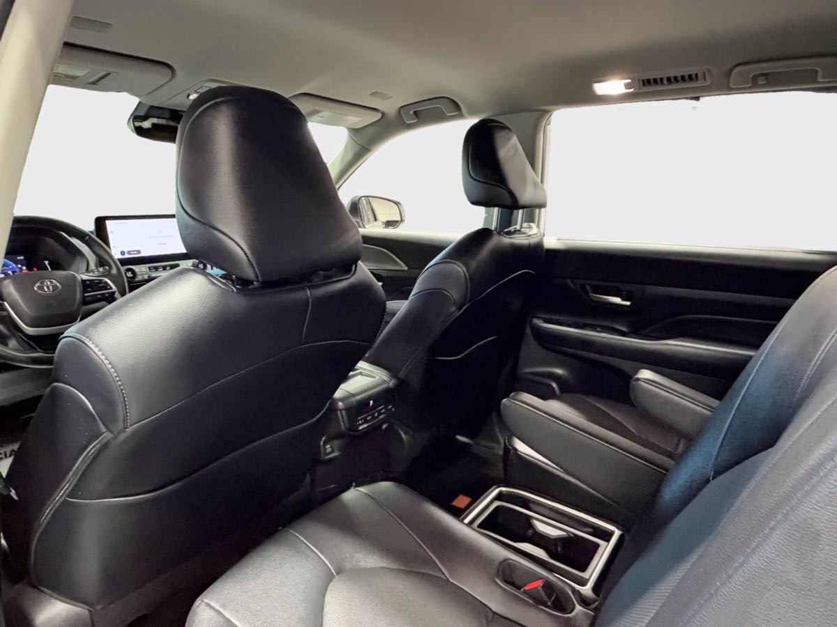 Photo 30 of this Toyota Grand Highlander