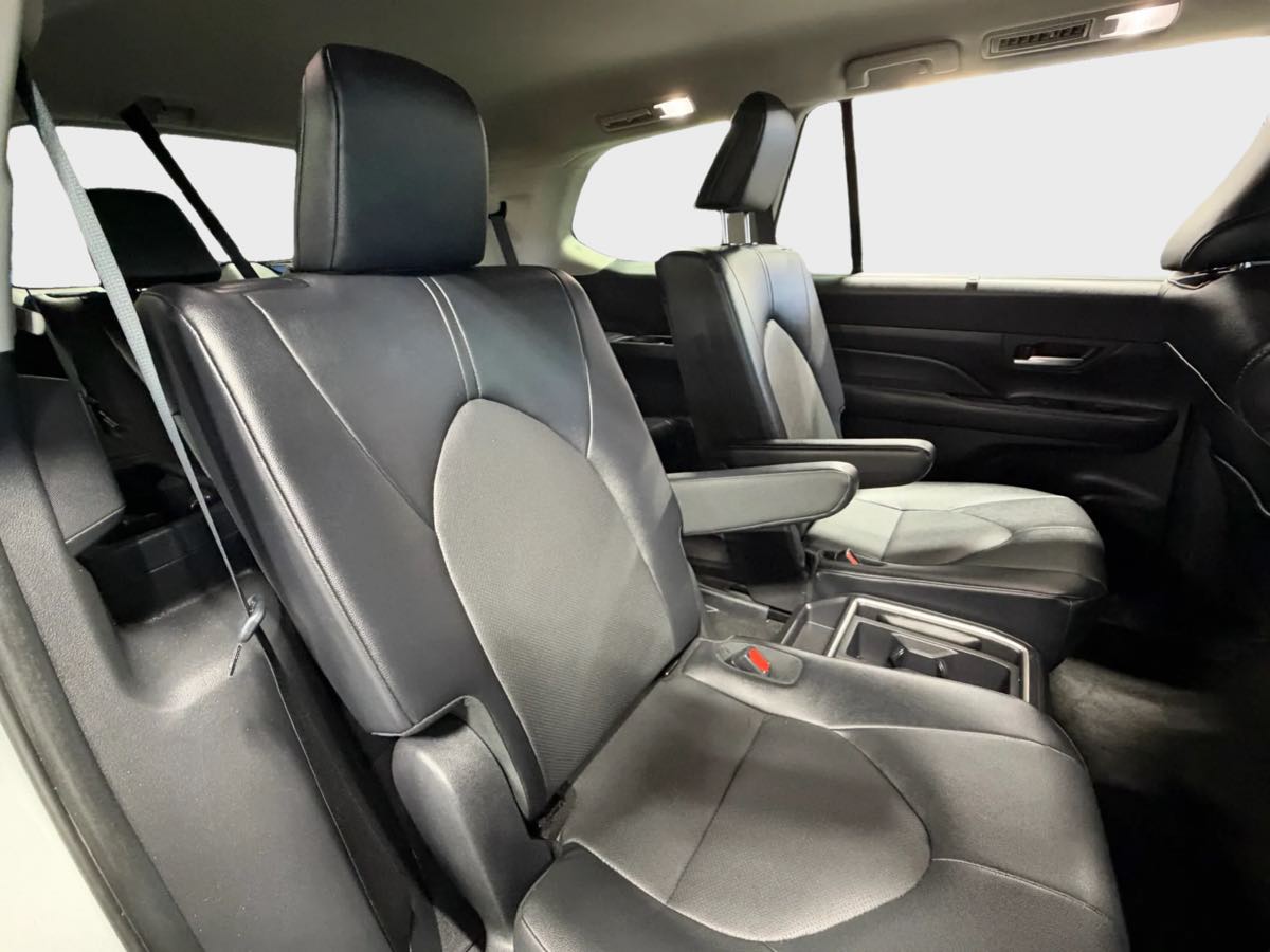 Photo 35 of this Toyota Grand Highlander