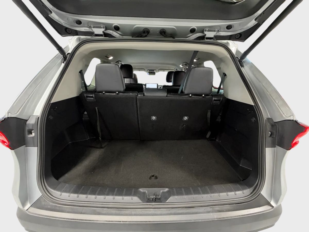 Photo 38 of this Toyota Grand Highlander
