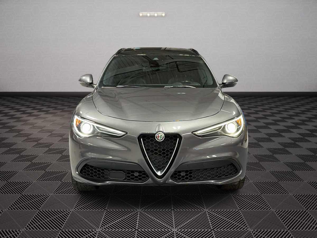 Photo 2 of this Alfa Romeo Stelvio
