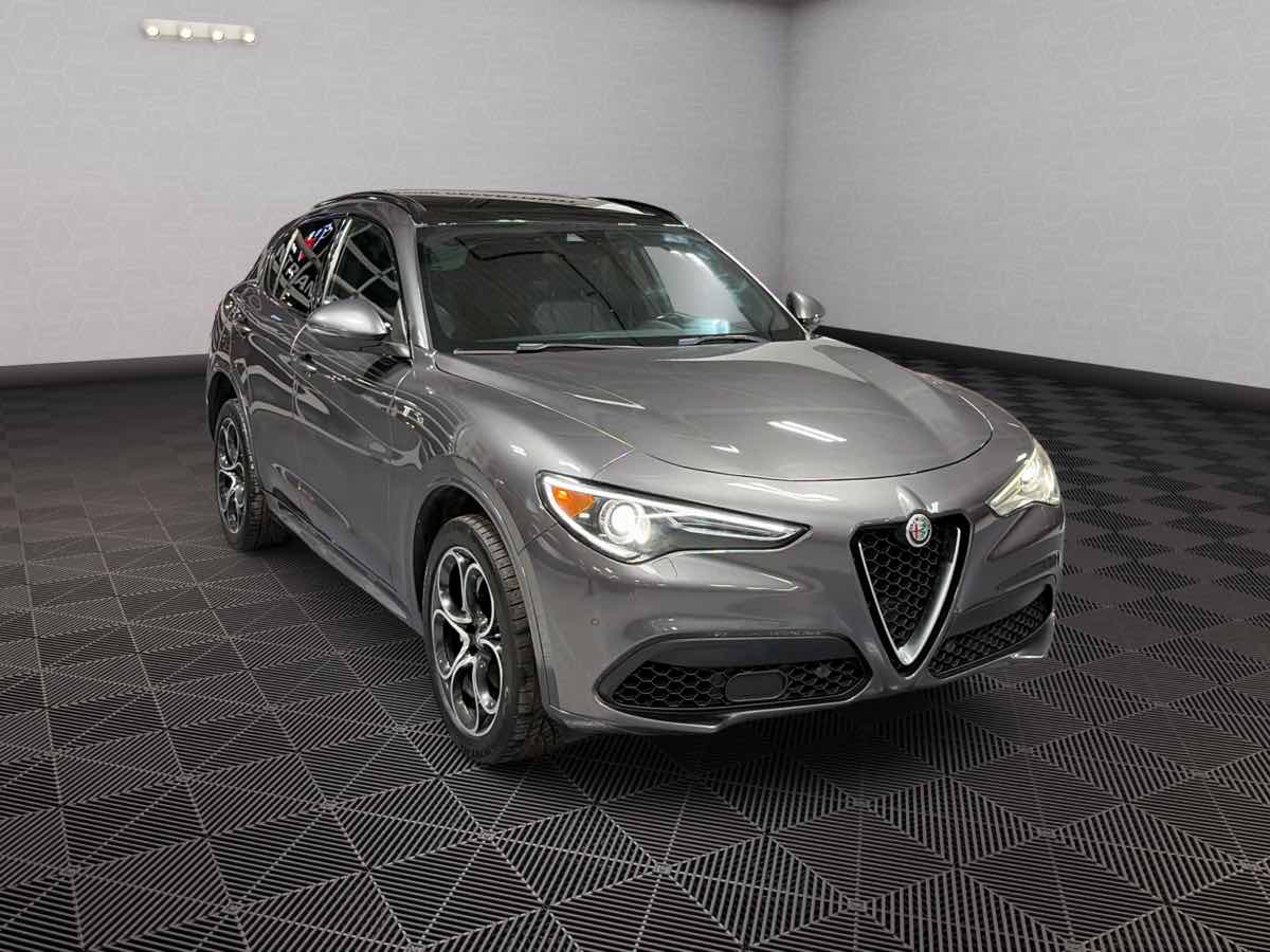 Photo 3 of this Alfa Romeo Stelvio