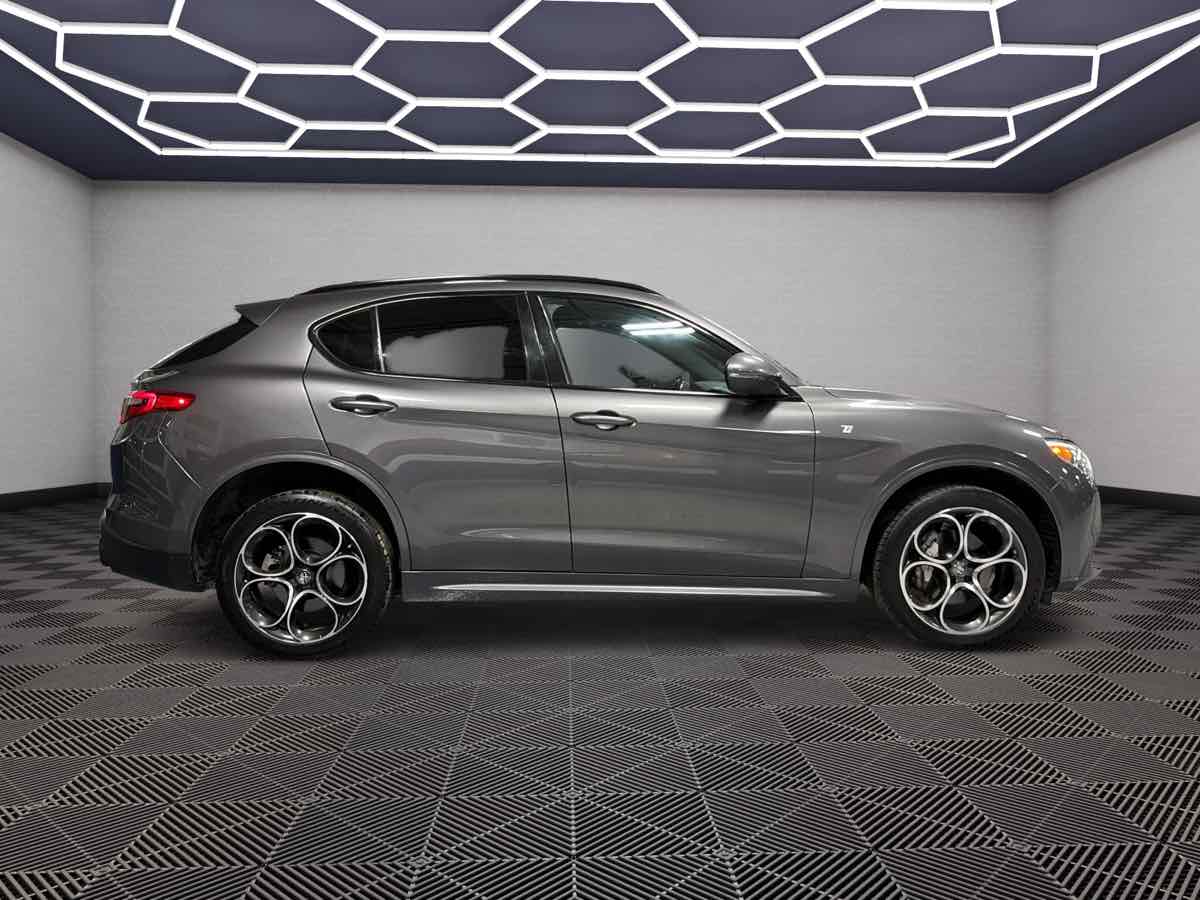 Photo 4 of this Alfa Romeo Stelvio