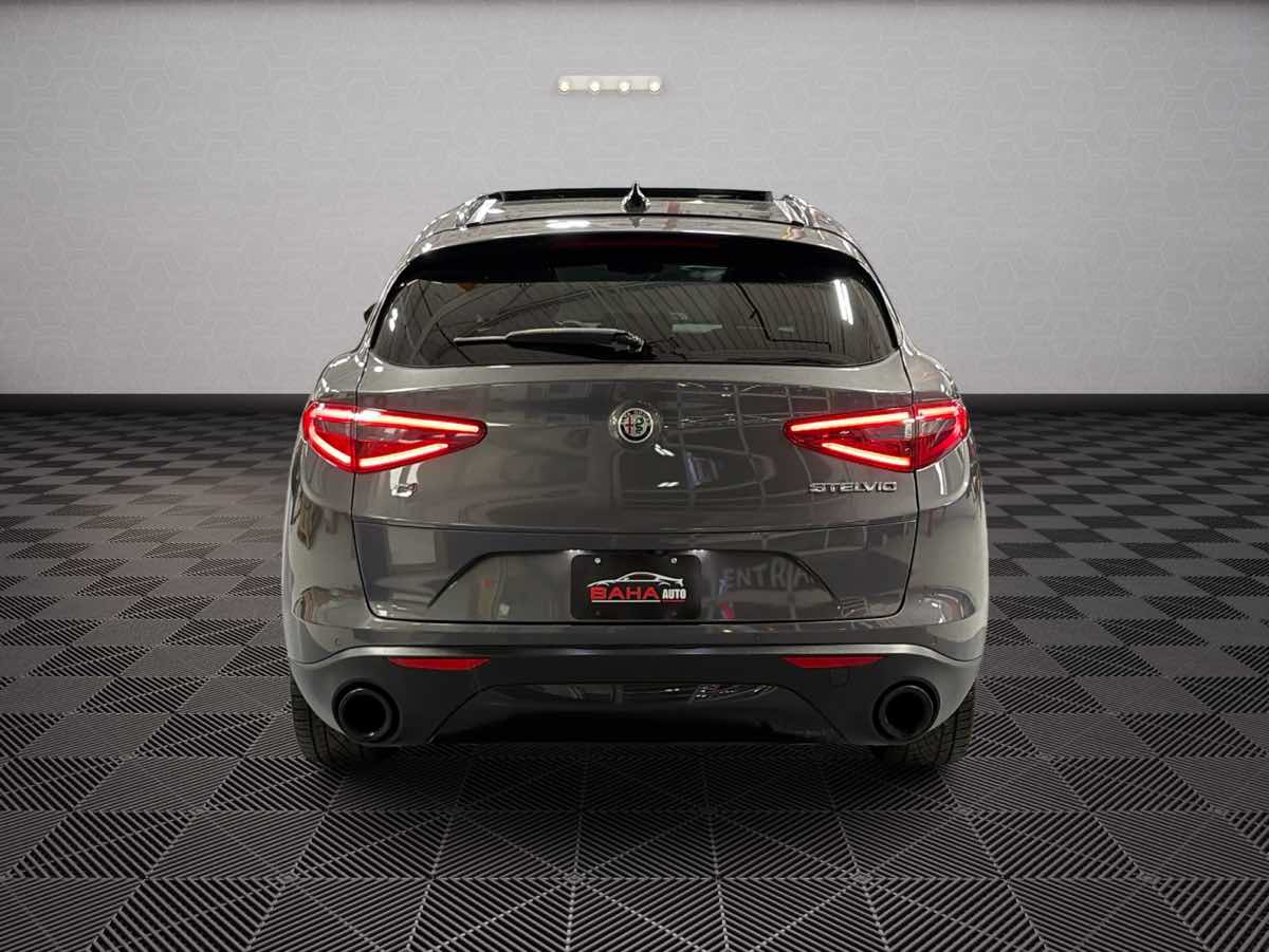 Photo 6 of this Alfa Romeo Stelvio