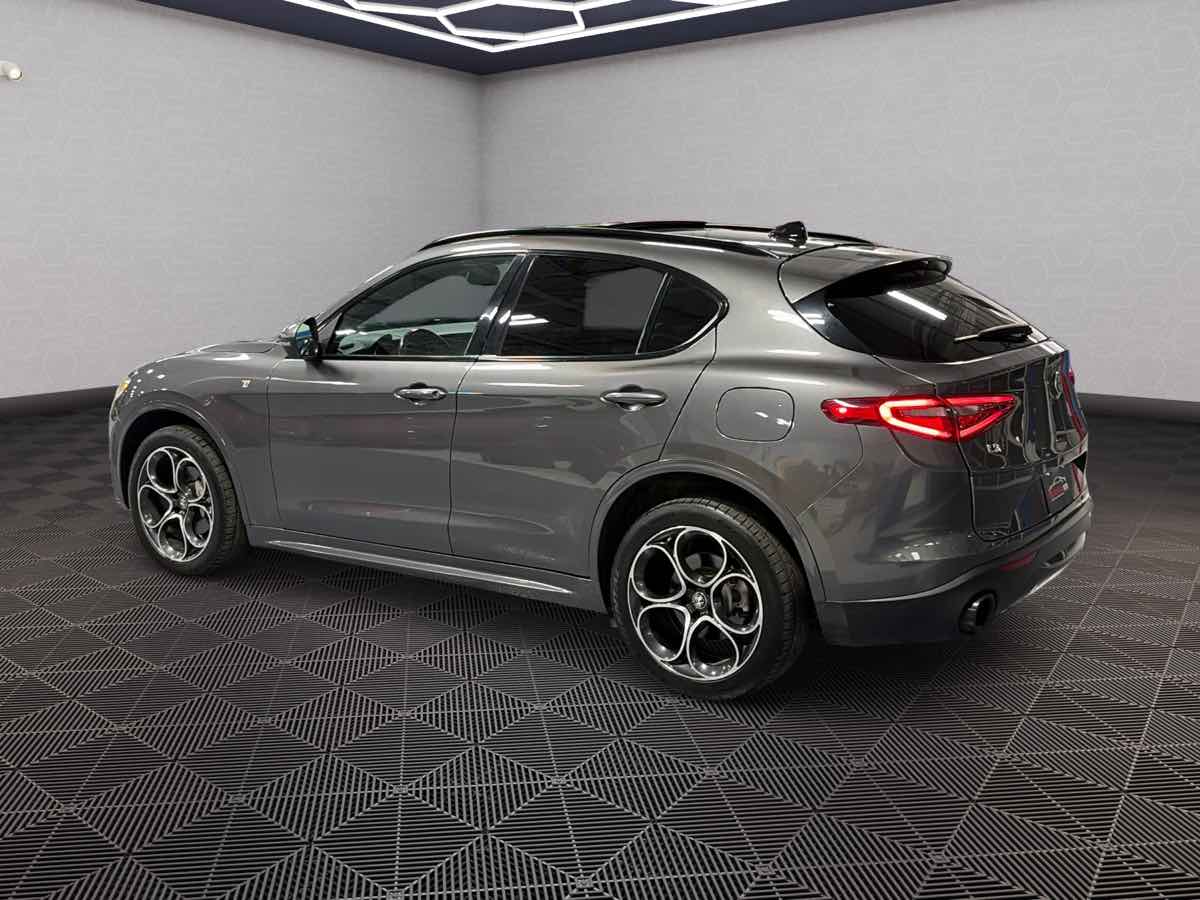 Photo 7 of this Alfa Romeo Stelvio