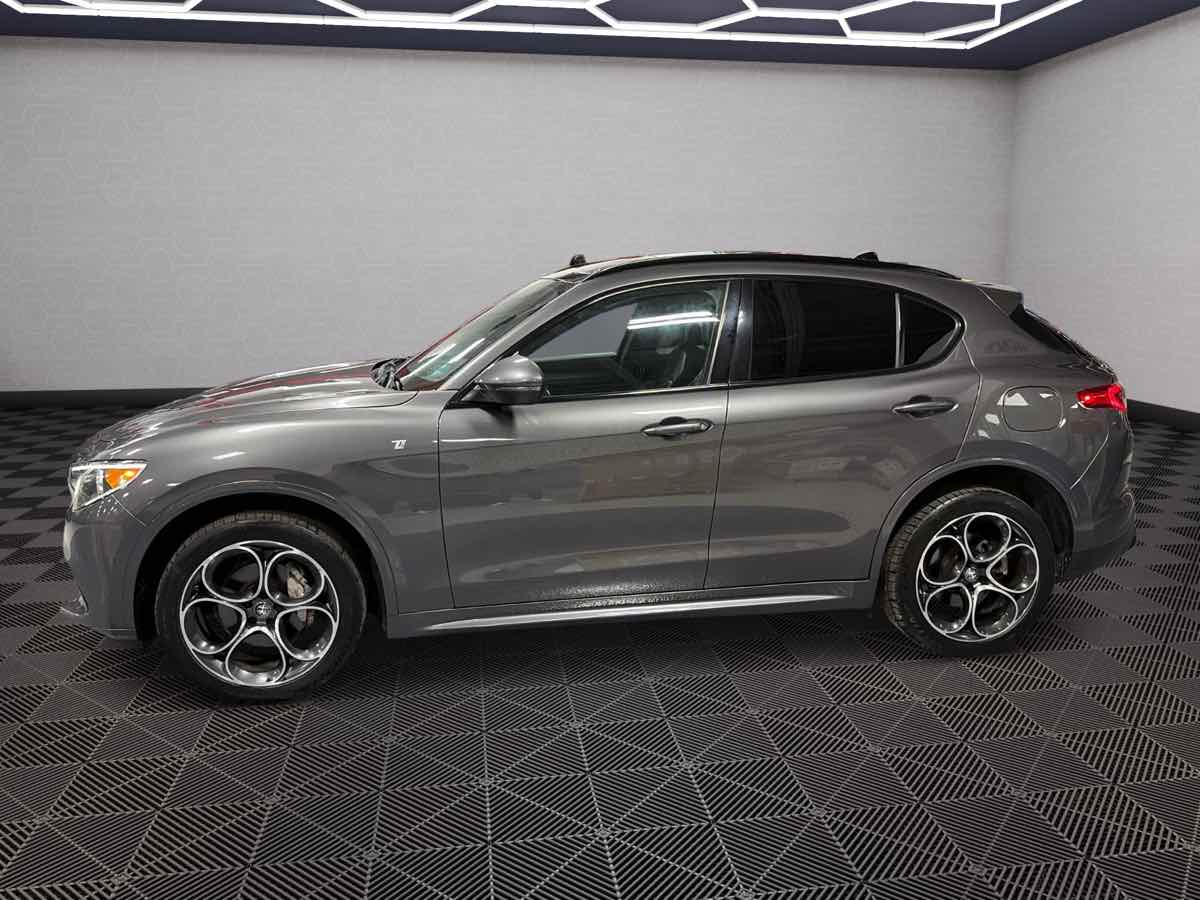 Photo 8 of this Alfa Romeo Stelvio