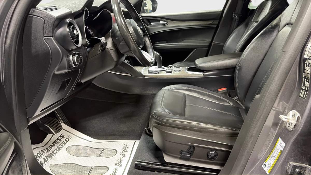 Photo 14 of this Alfa Romeo Stelvio