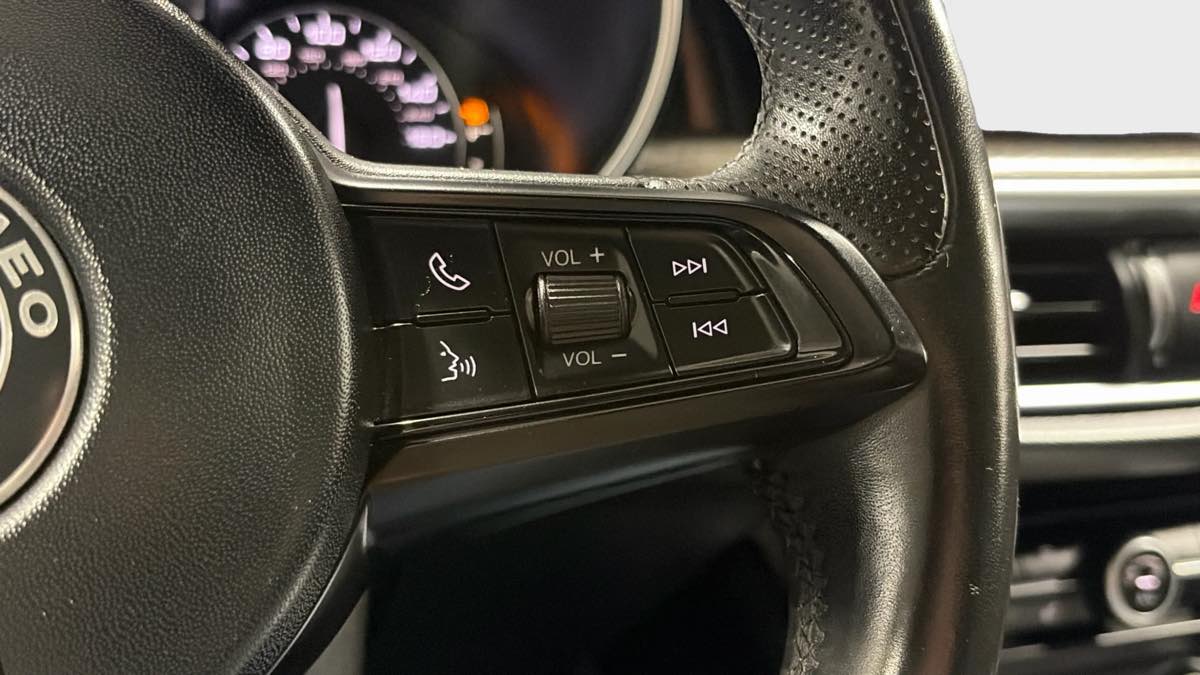 Photo 16 of this Alfa Romeo Stelvio