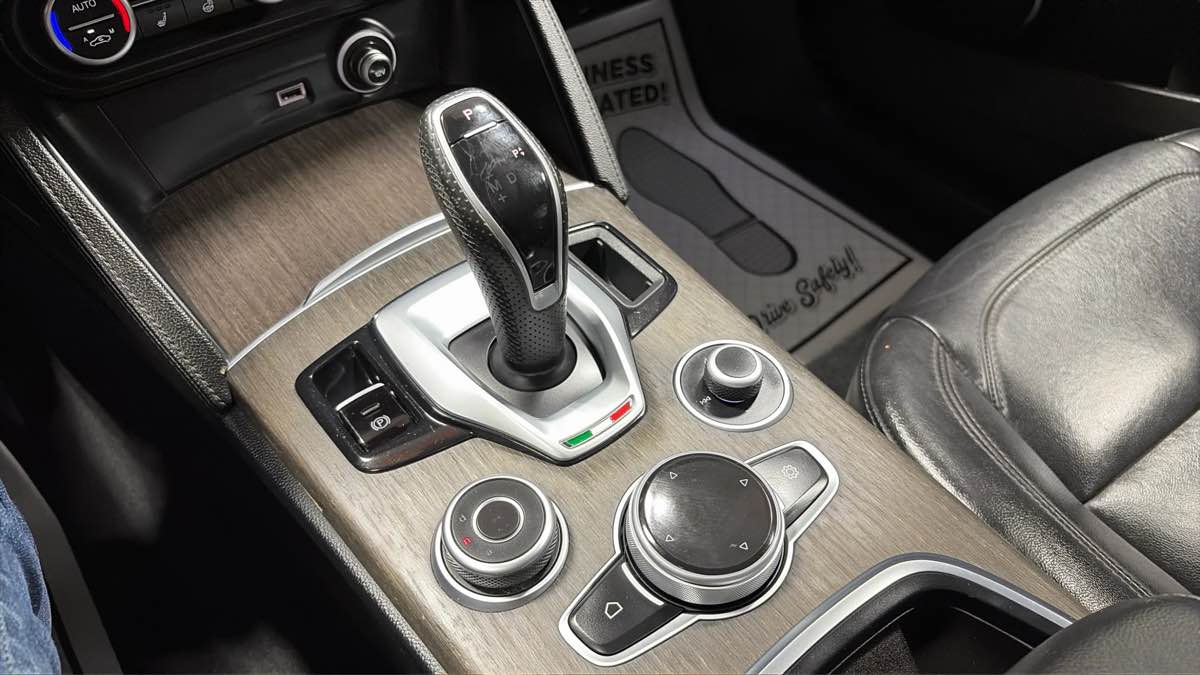 Photo 21 of this Alfa Romeo Stelvio