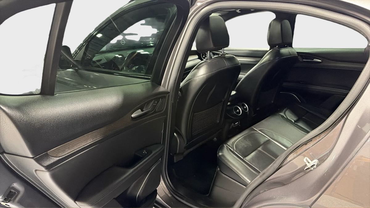 Photo 24 of this Alfa Romeo Stelvio