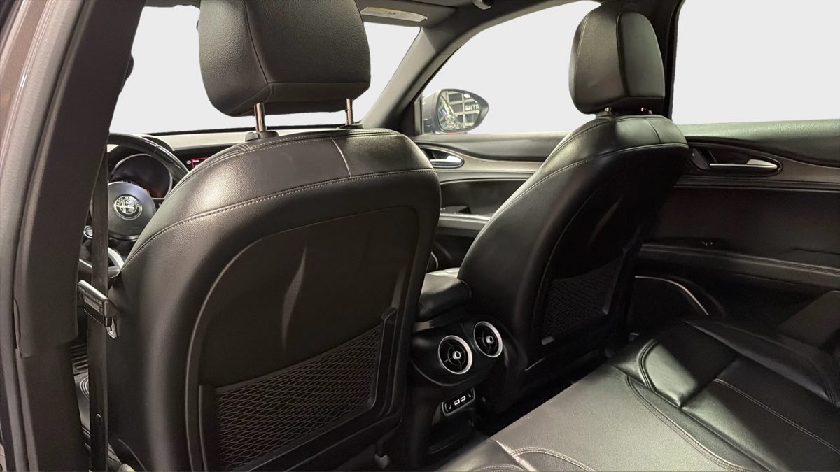 Photo 25 of this Alfa Romeo Stelvio