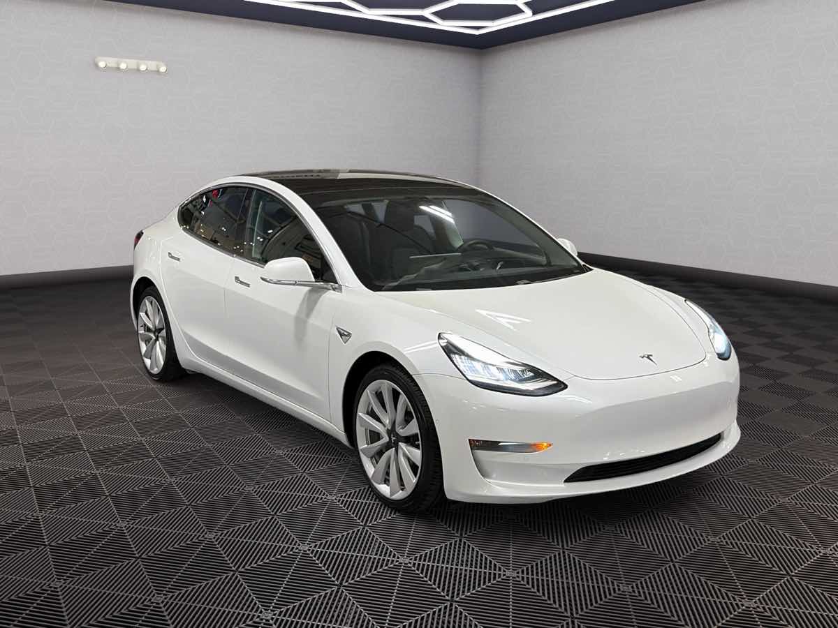 Photo 3 of this Tesla Model 3