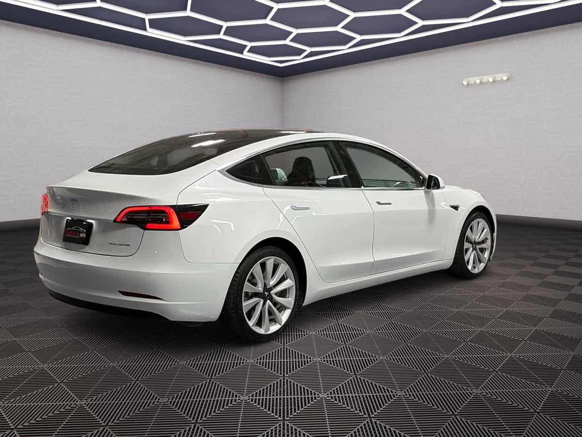 Photo 5 of this Tesla Model 3