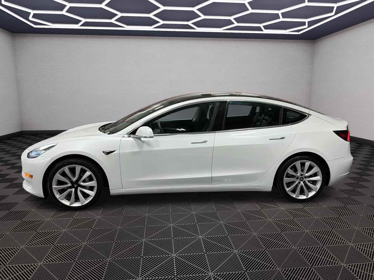 Photo 7 of this Tesla Model 3
