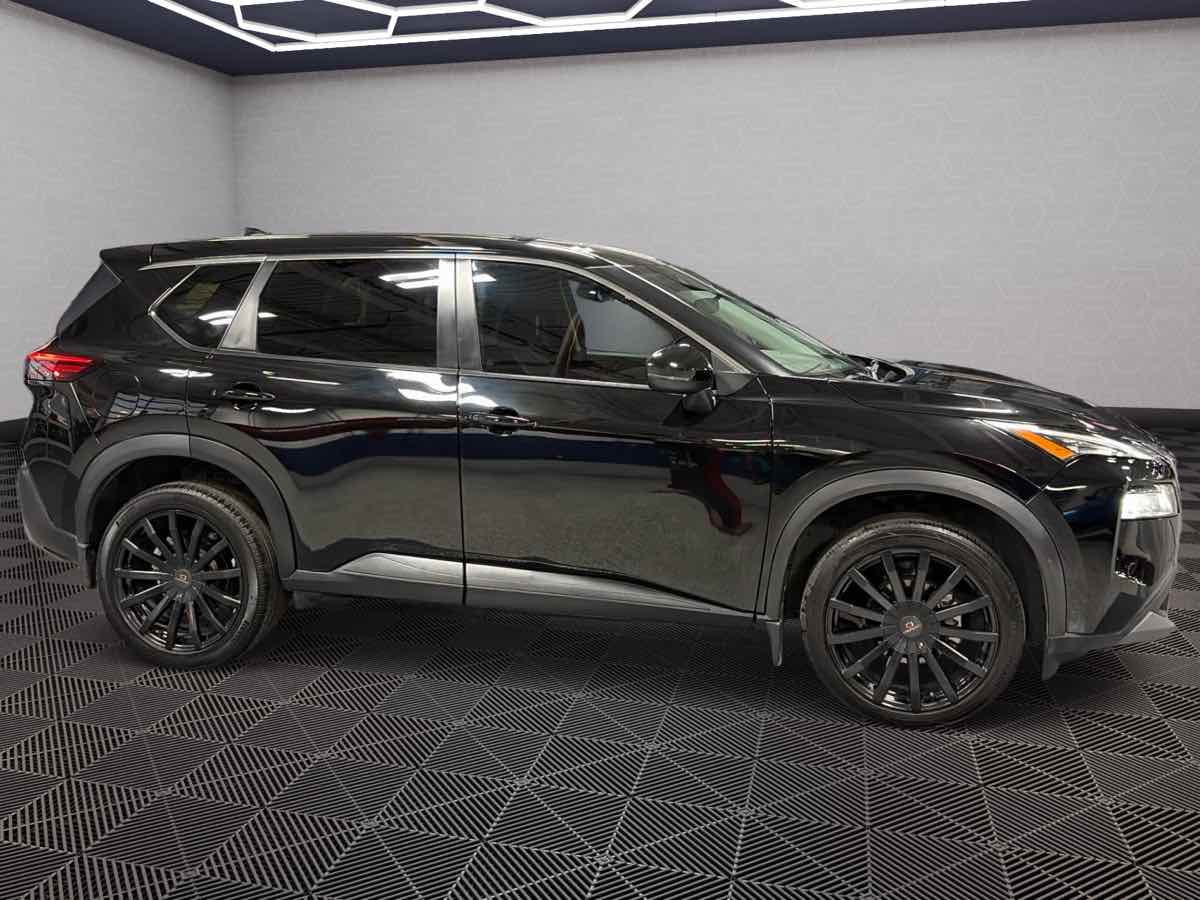 Photo 3 of this Nissan Rogue