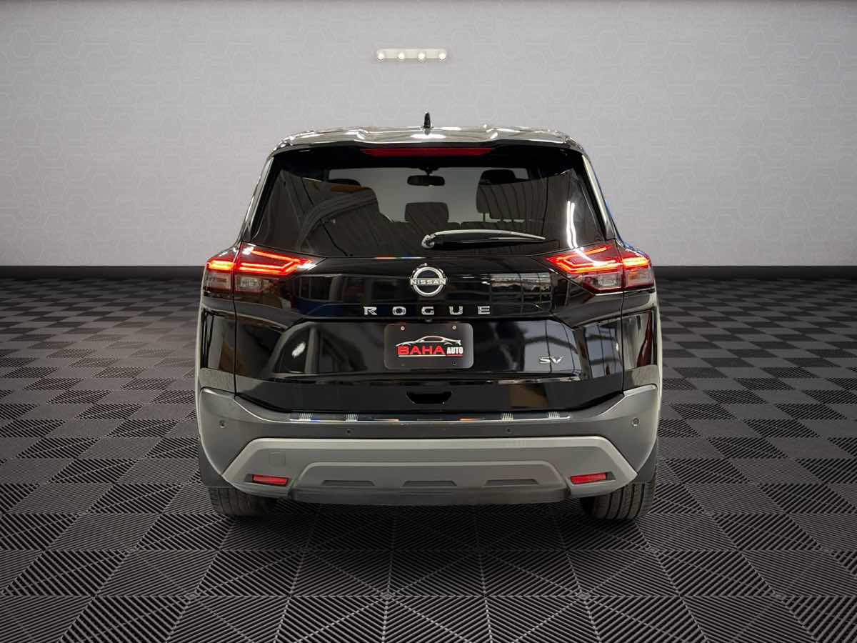 Photo 5 of this Nissan Rogue