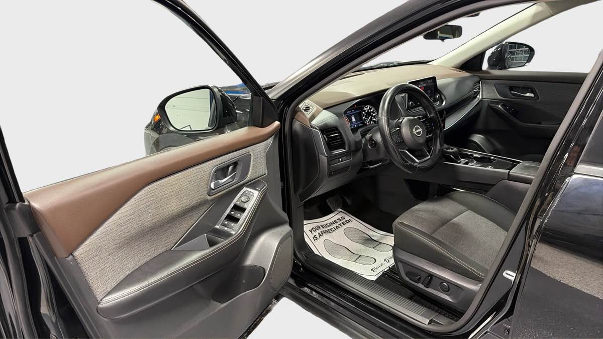 Photo 9 of this Nissan Rogue