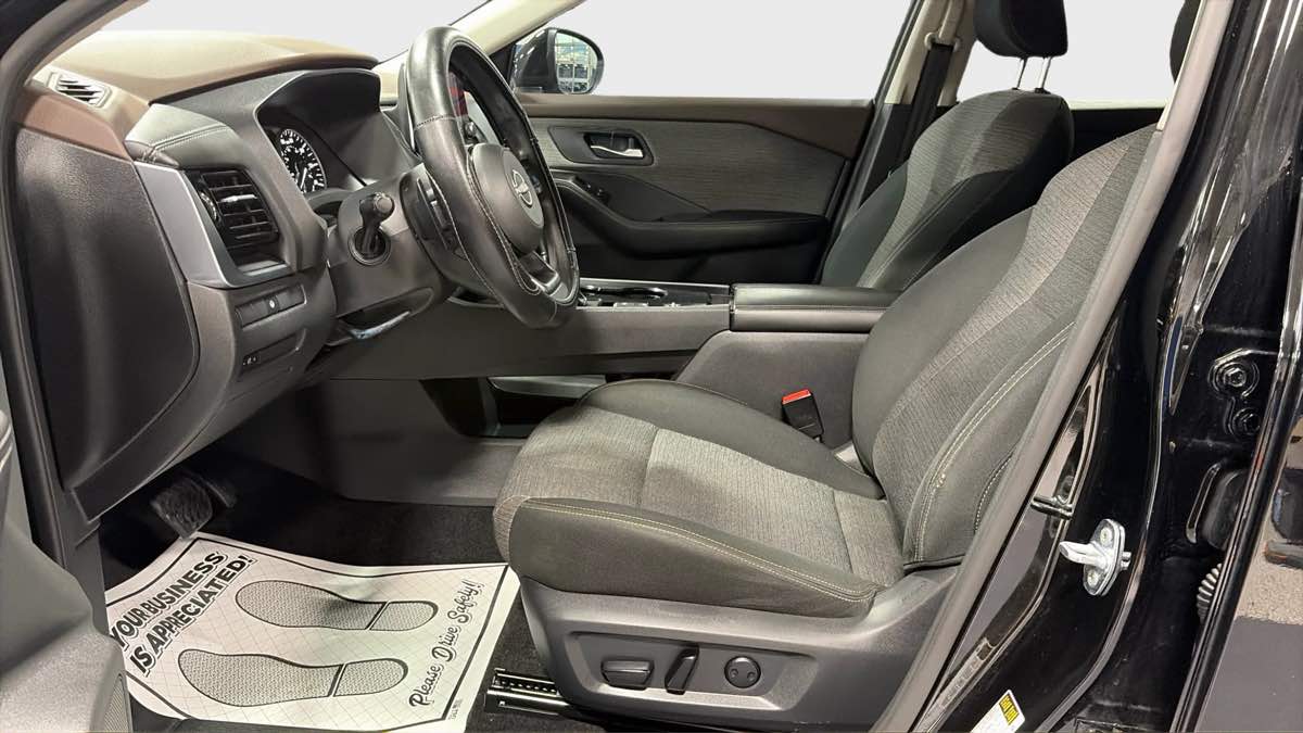 Photo 13 of this Nissan Rogue