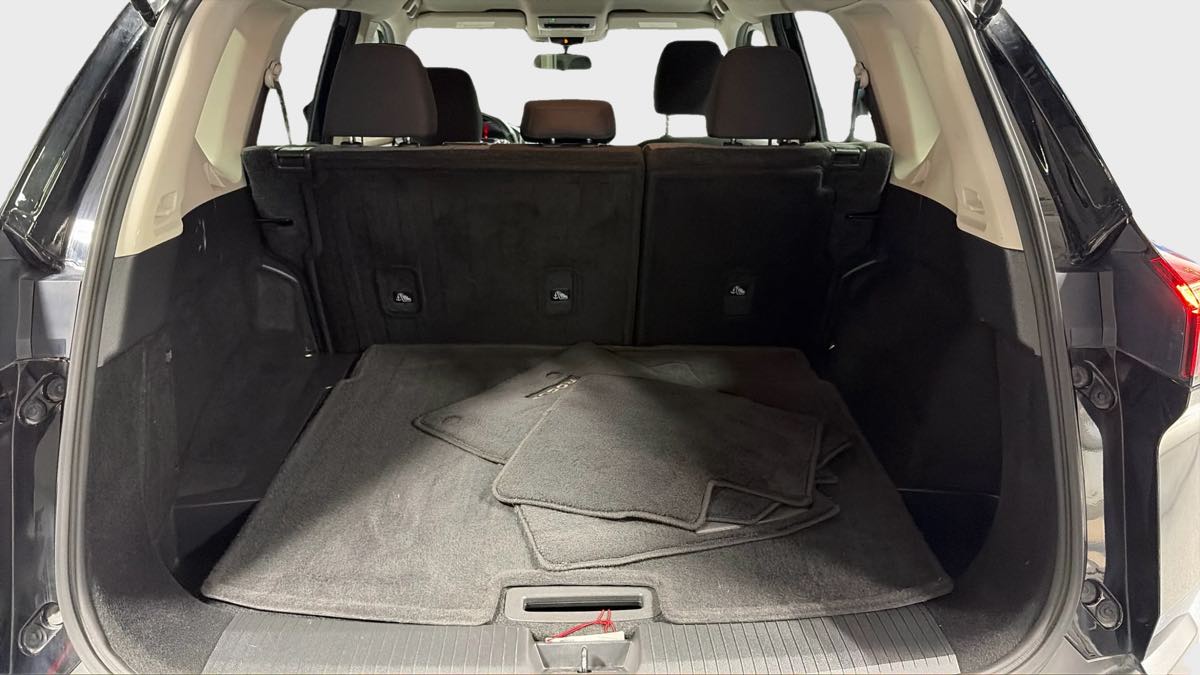 Photo 28 of this Nissan Rogue