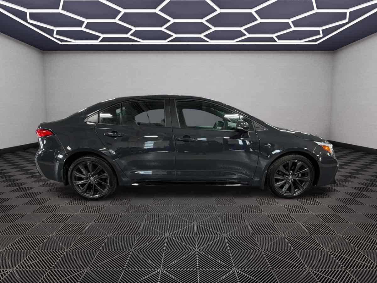 Photo 11 of this Toyota Corolla