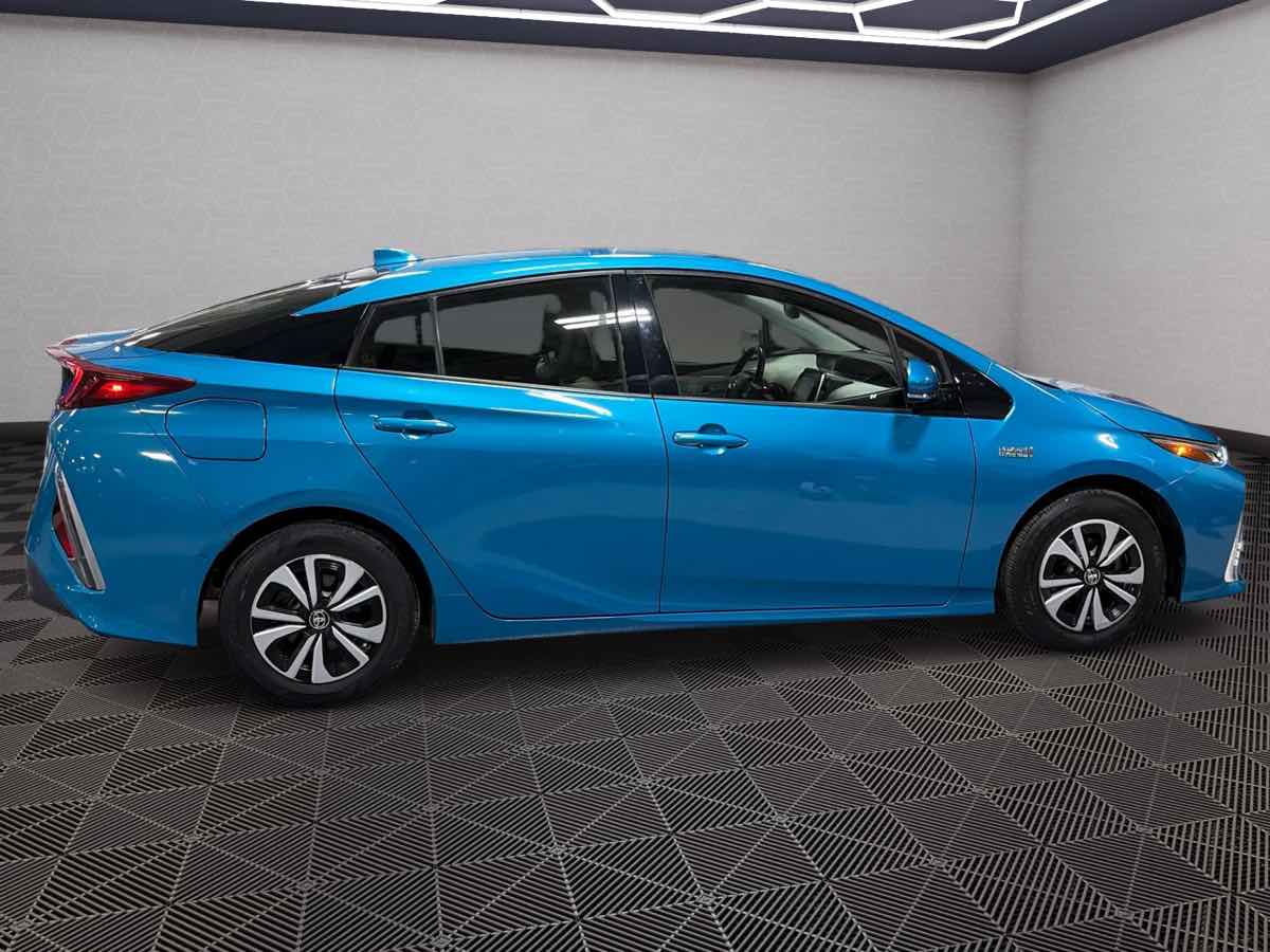 Photo 4 of this Toyota Prius Prime