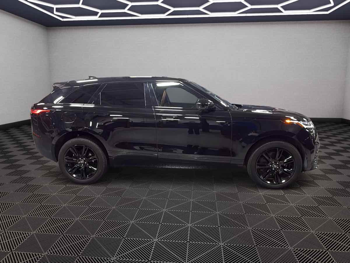 Photo 4 of this Land Rover Range Rover Velar