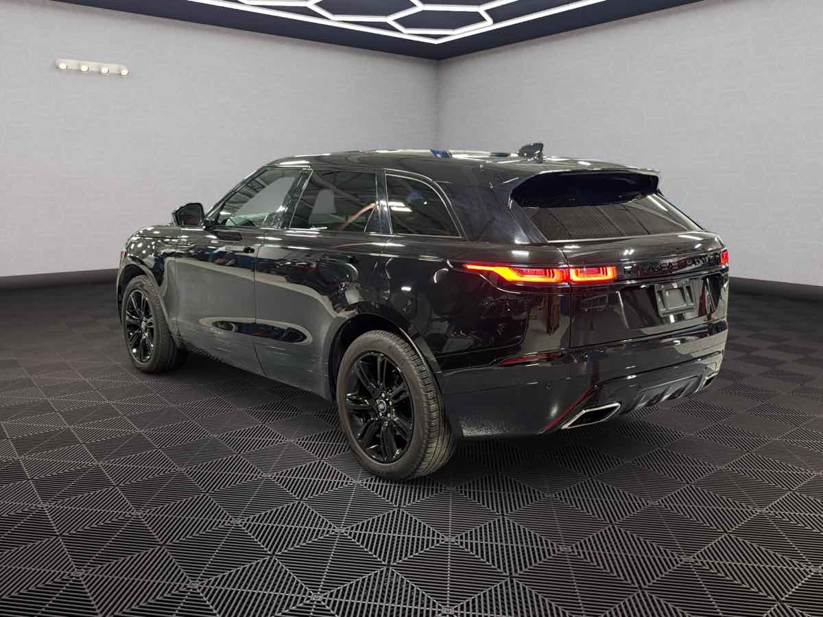 Photo 7 of this Land Rover Range Rover Velar
