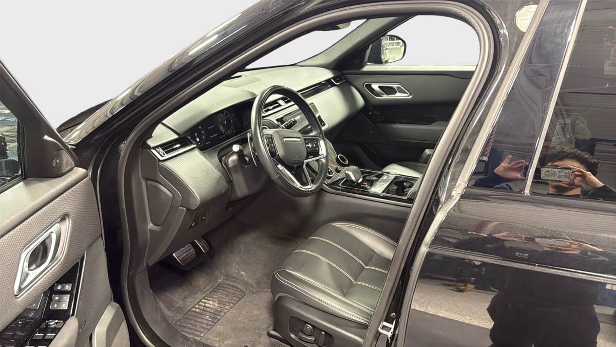 Photo 10 of this Land Rover Range Rover Velar