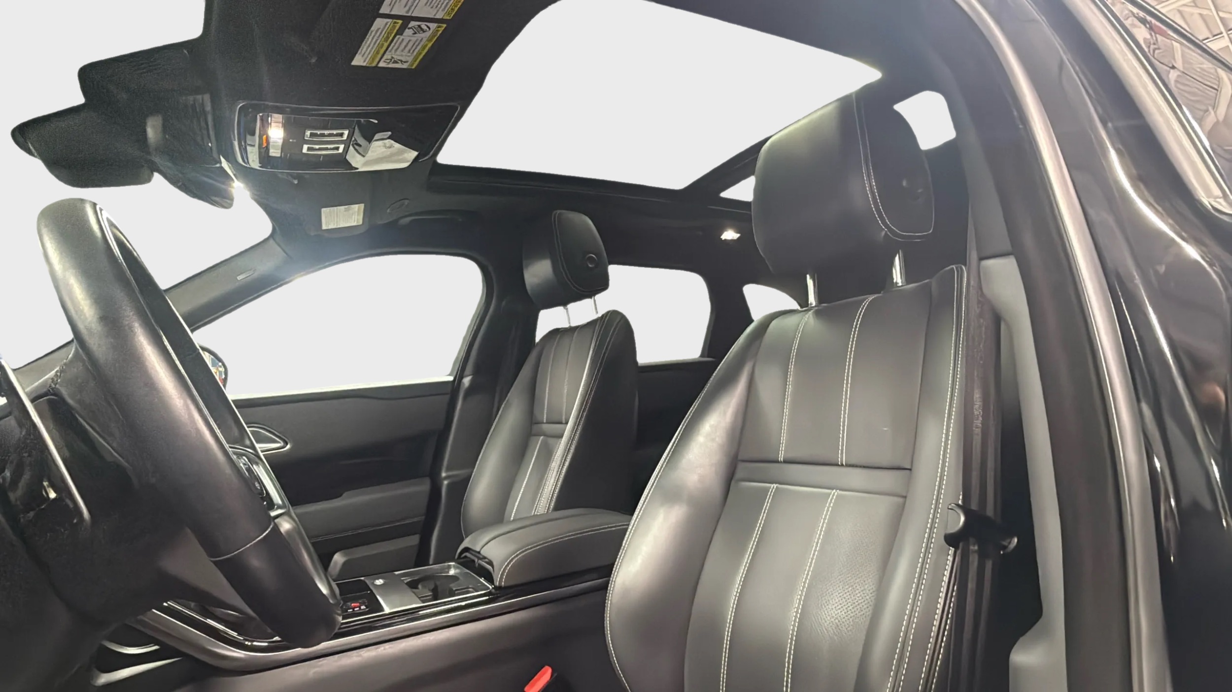 Photo 11 of this Land Rover Range Rover Velar