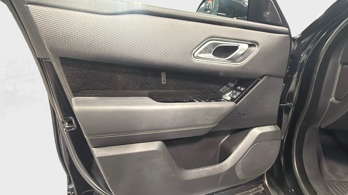 Photo 13 of this Land Rover Range Rover Velar