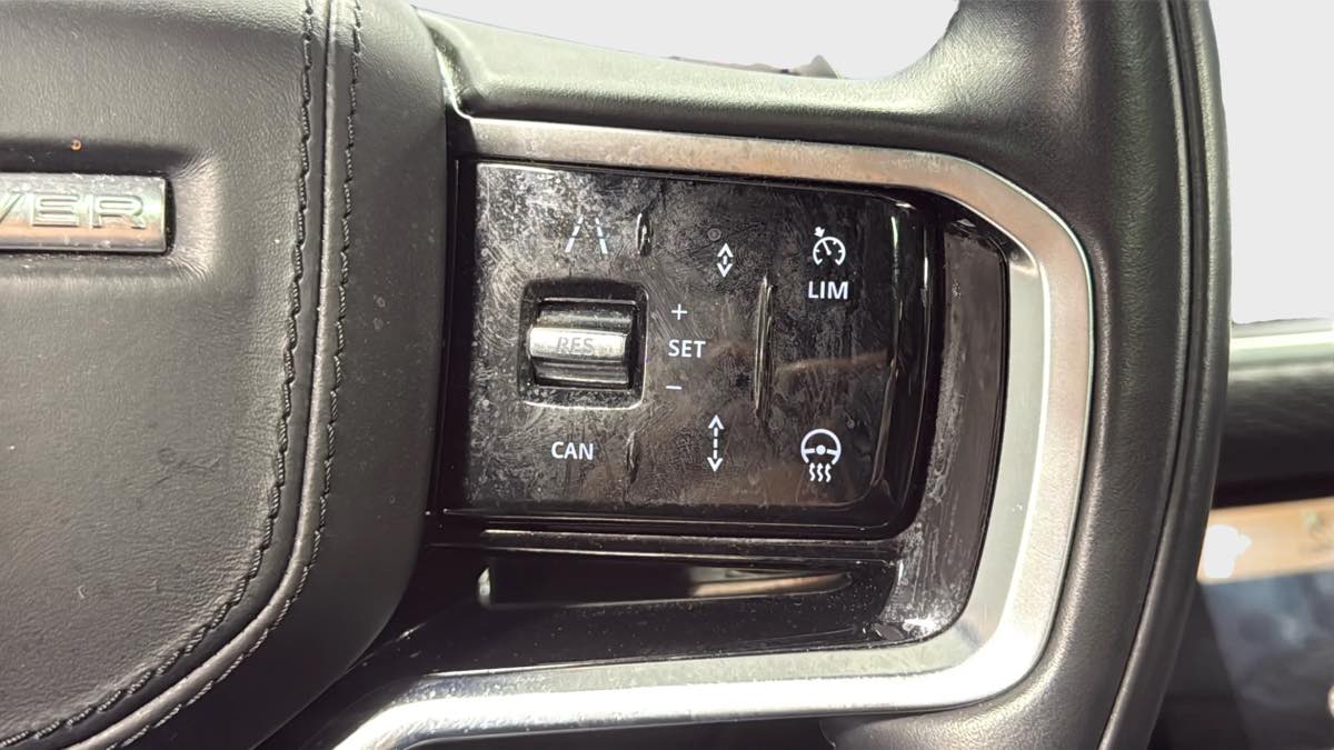 Photo 15 of this Land Rover Range Rover Velar