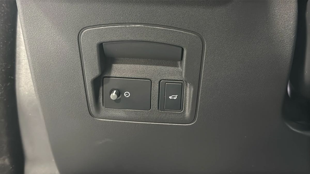 Photo 17 of this Land Rover Range Rover Velar