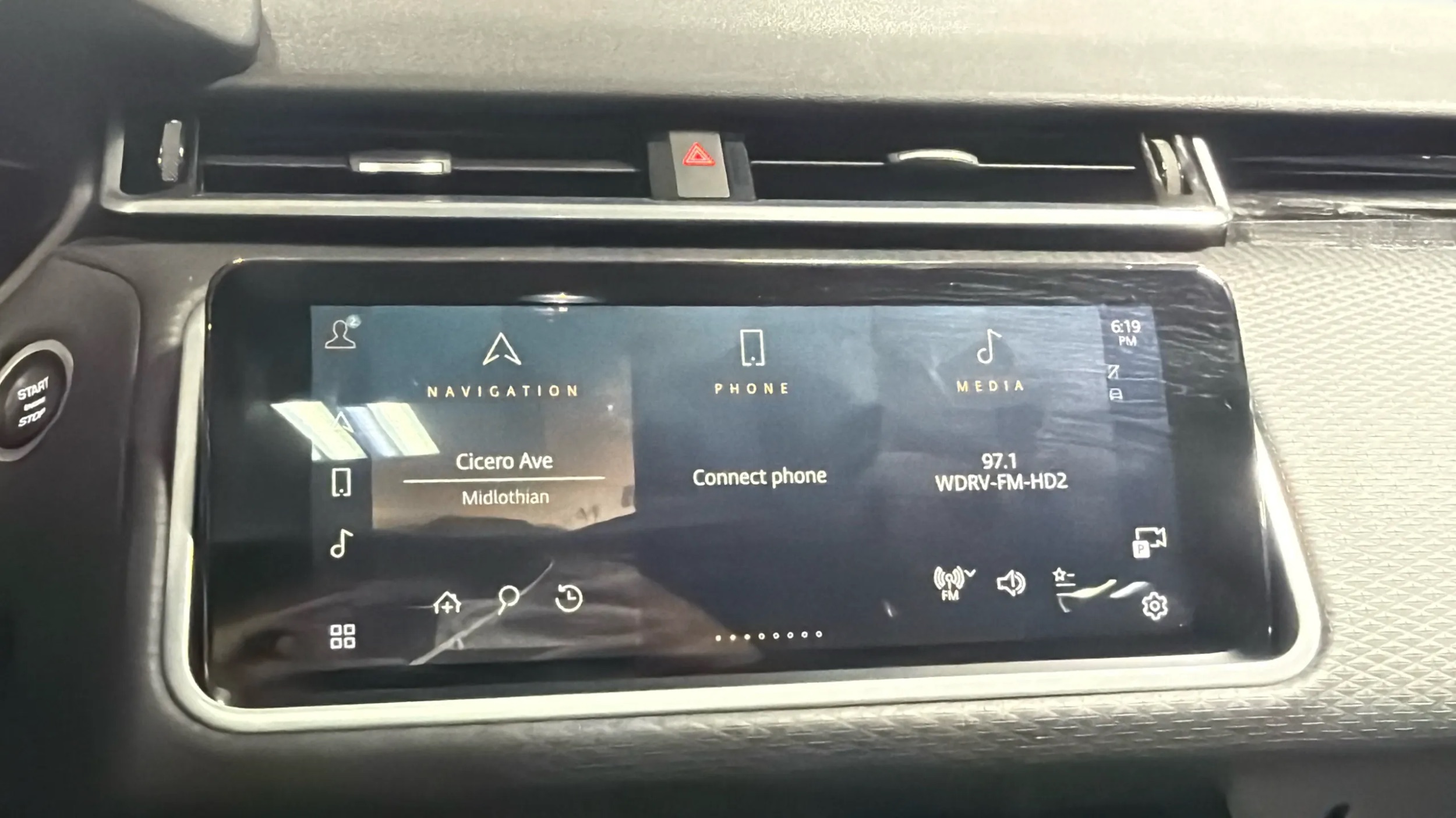 Photo 18 of this Land Rover Range Rover Velar