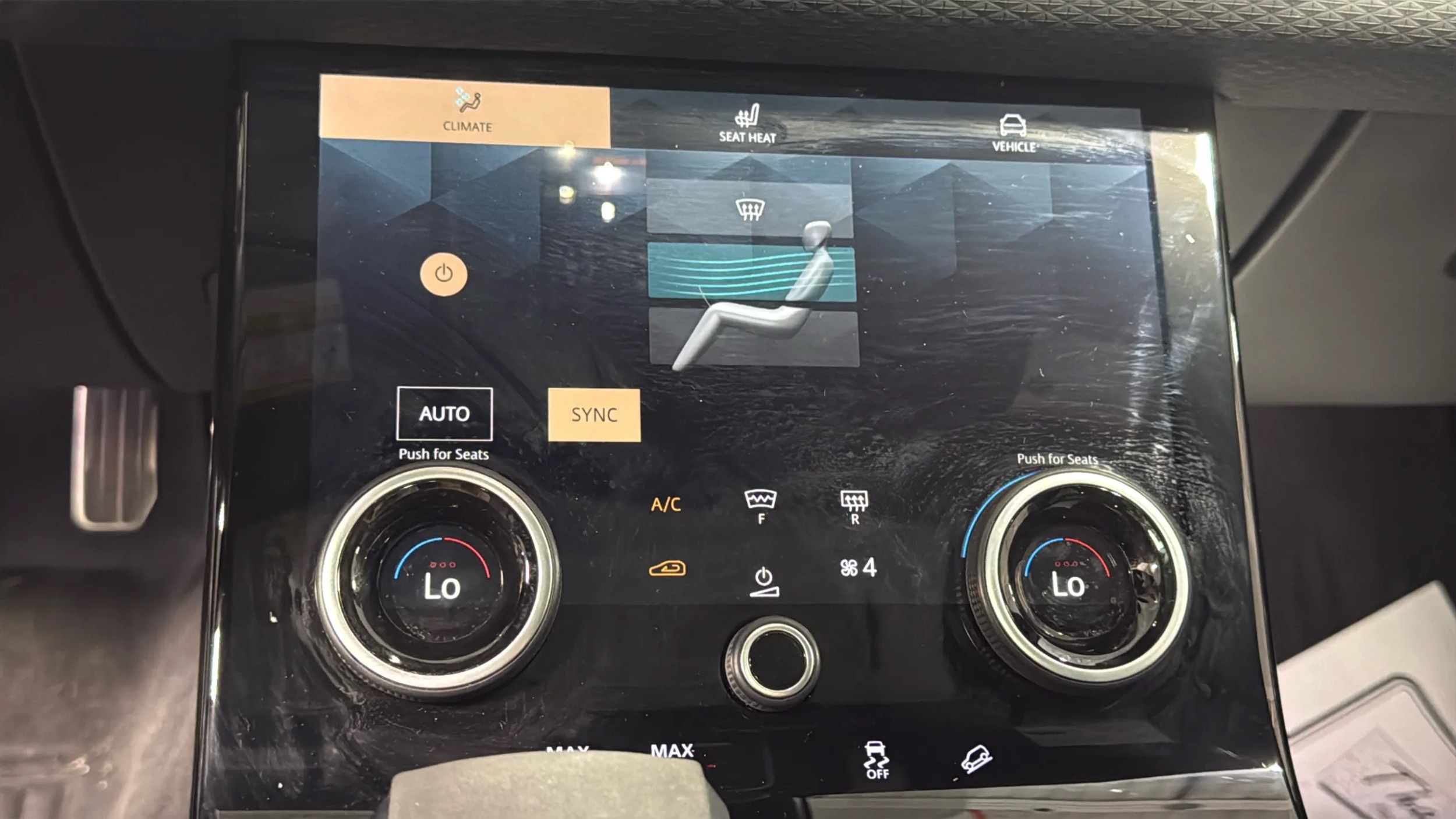 Photo 19 of this Land Rover Range Rover Velar