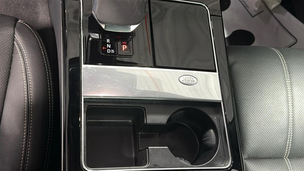 Photo 21 of this Land Rover Range Rover Velar
