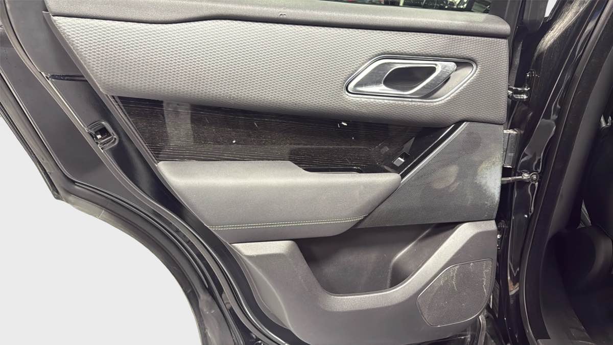 Photo 25 of this Land Rover Range Rover Velar