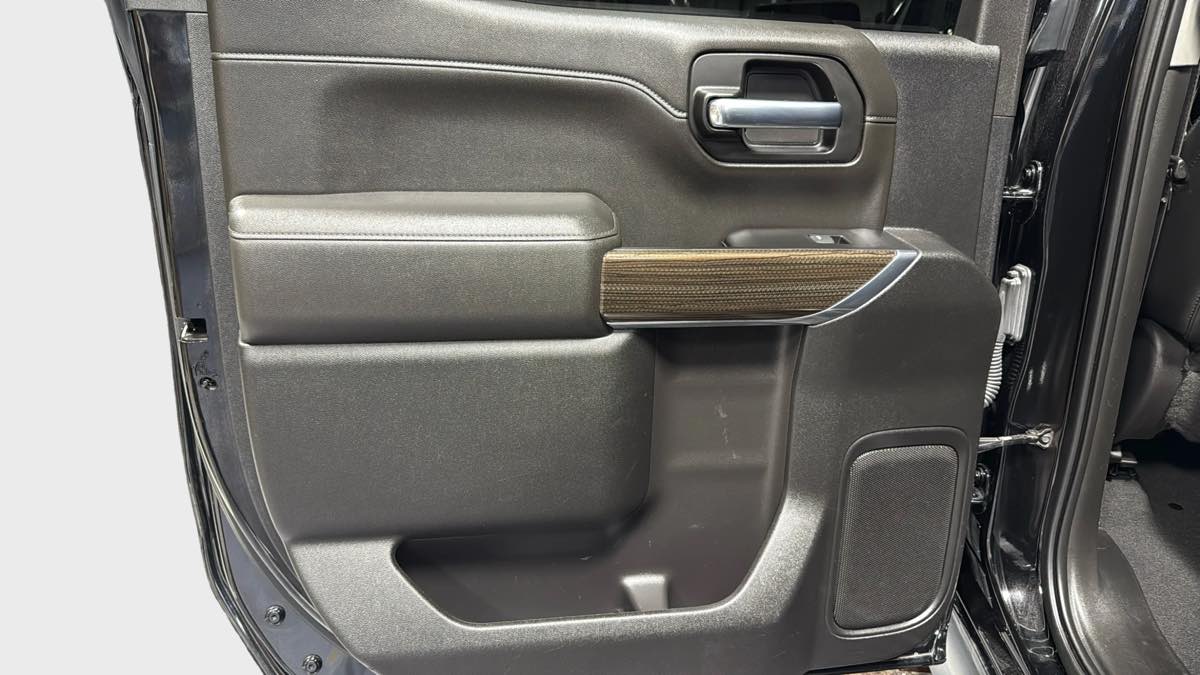 Photo 30 of this Chevrolet Silverado 1500 LTD