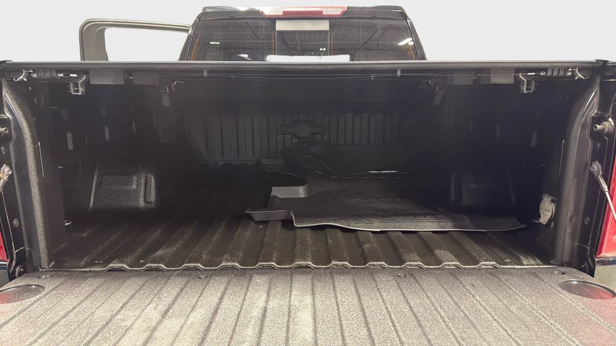 Photo 35 of this Chevrolet Silverado 1500 LTD