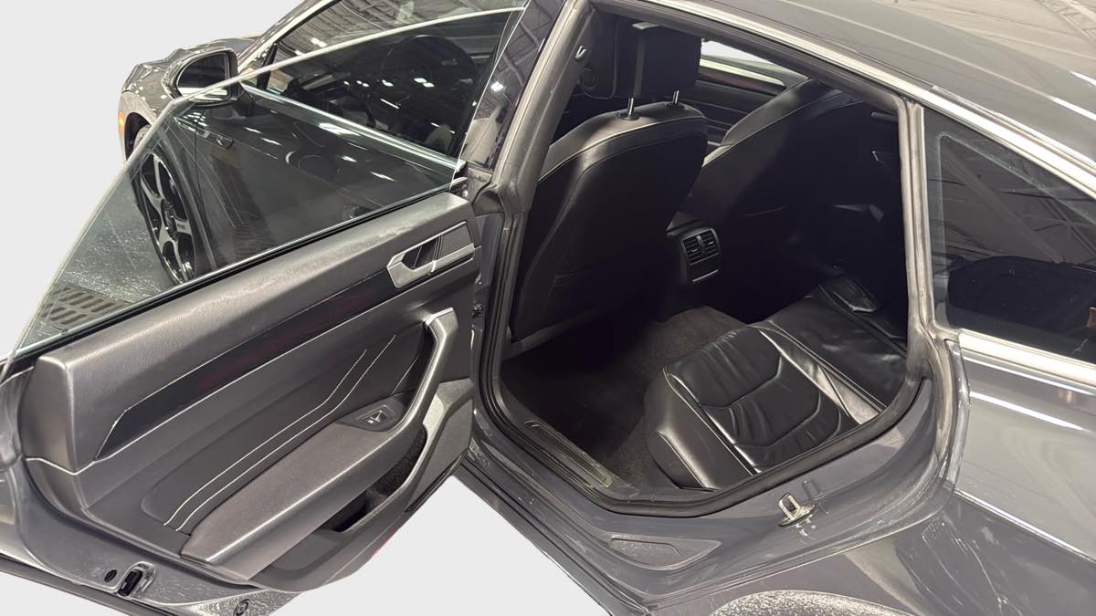 Photo 27 of this Volkswagen Arteon