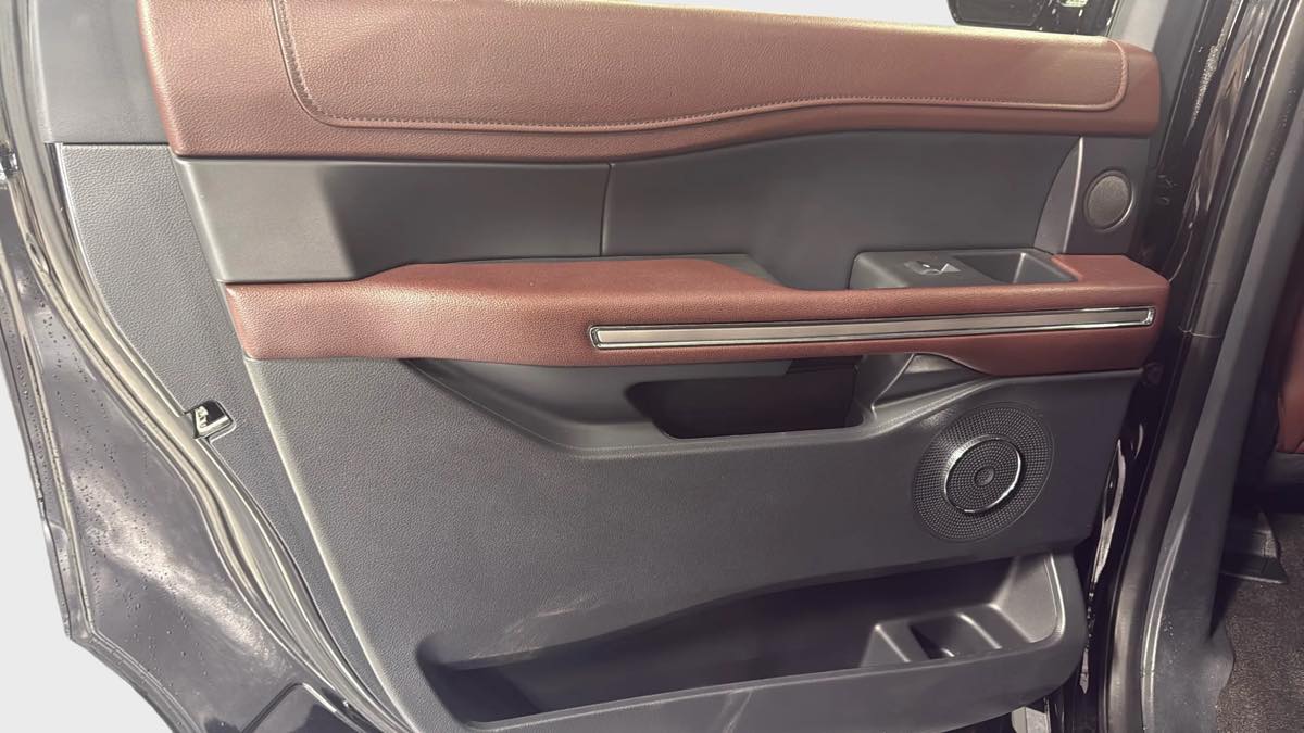 Photo 26 of this Ford Expedition Max