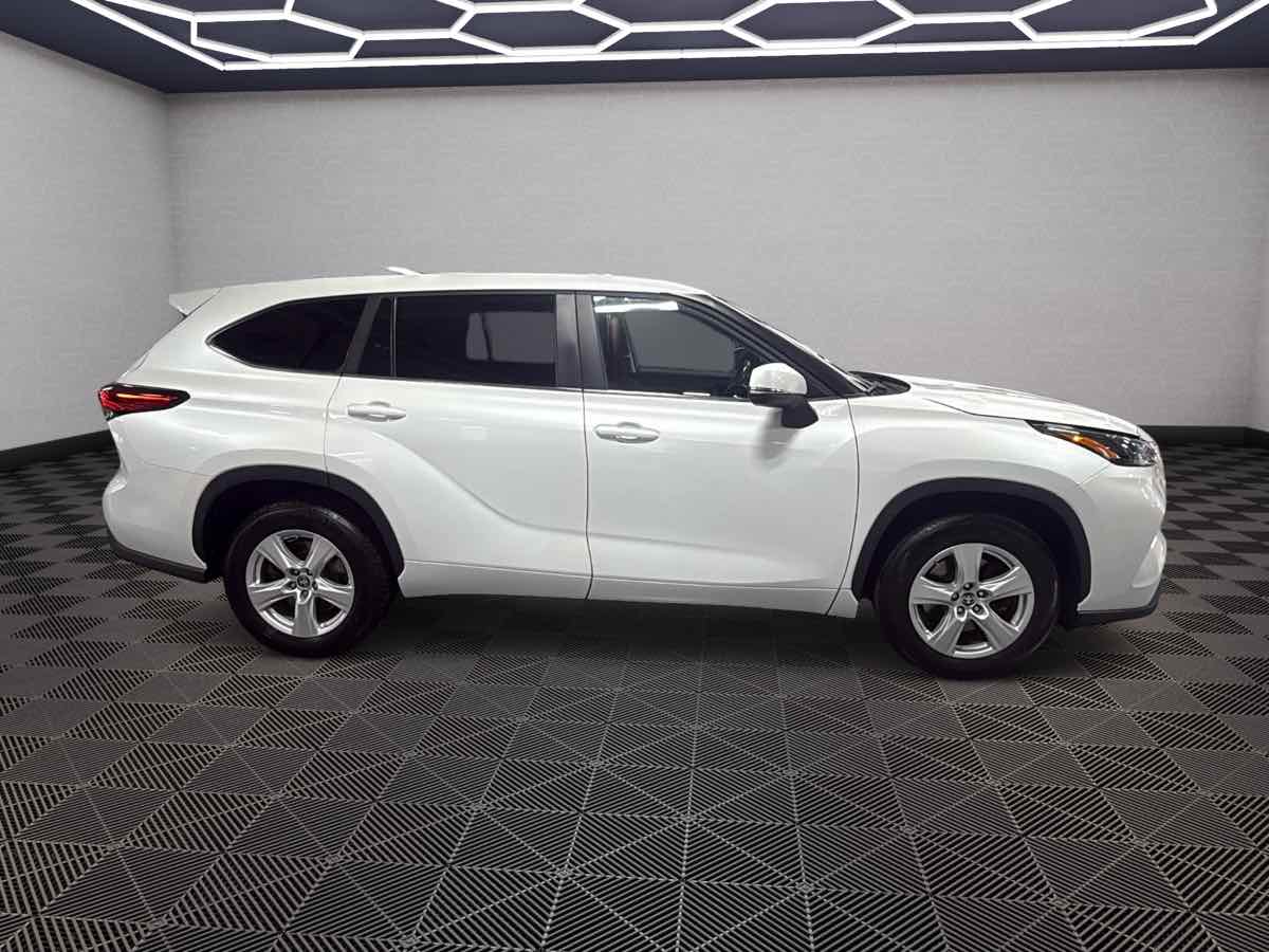 Photo 4 of this Toyota Highlander