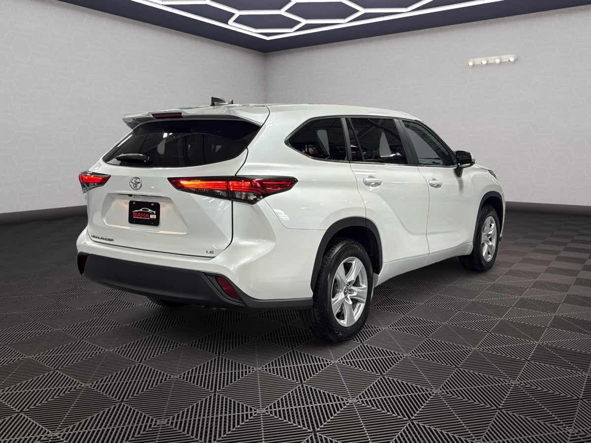 Photo 5 of this Toyota Highlander