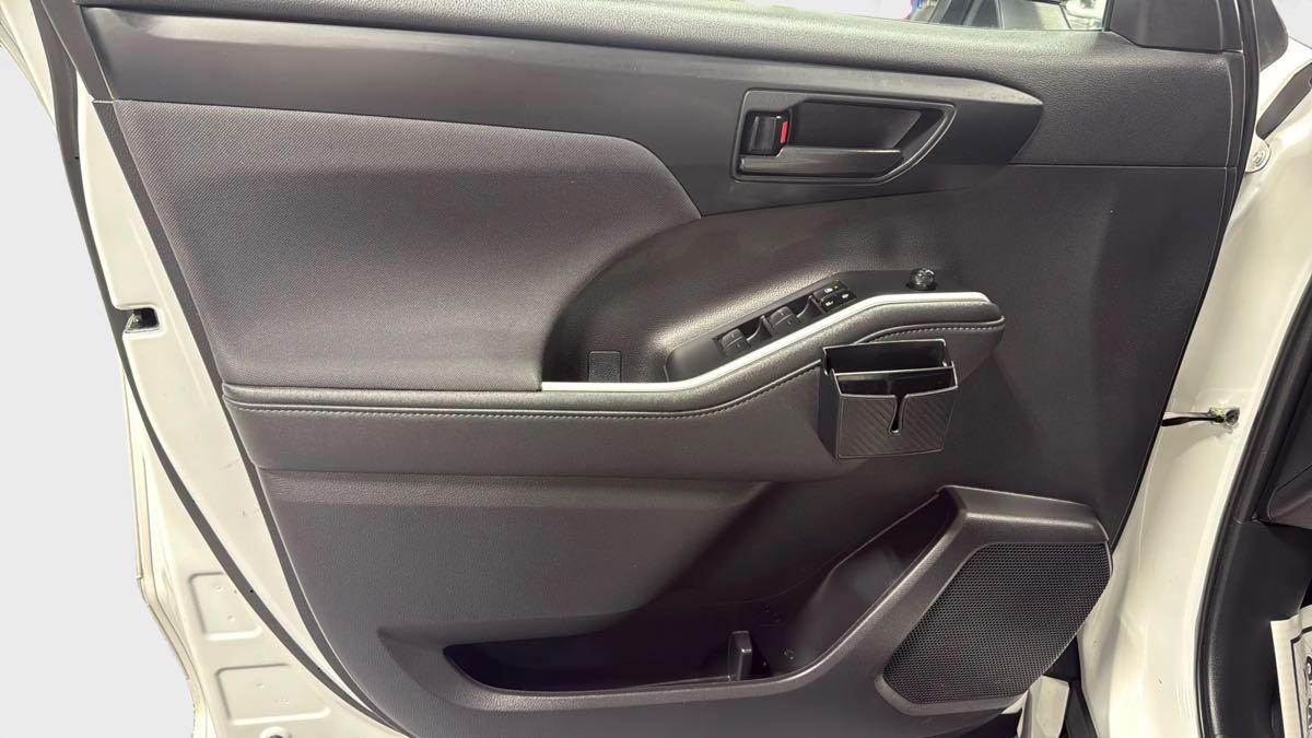Photo 13 of this Toyota Highlander