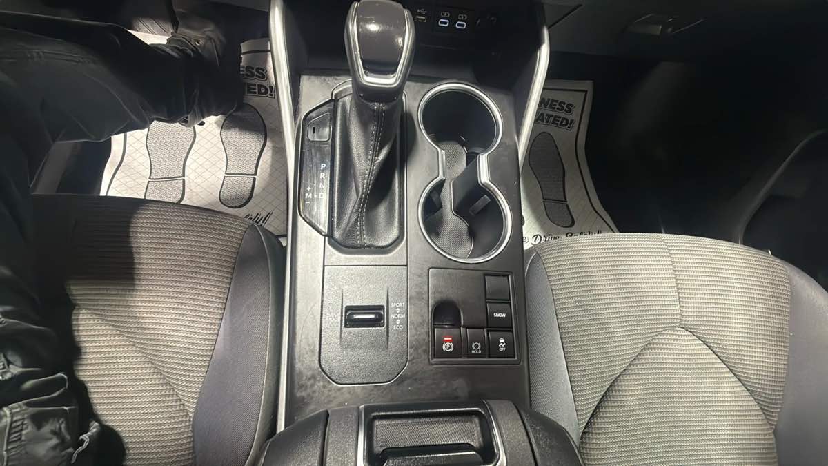 Photo 22 of this Toyota Highlander