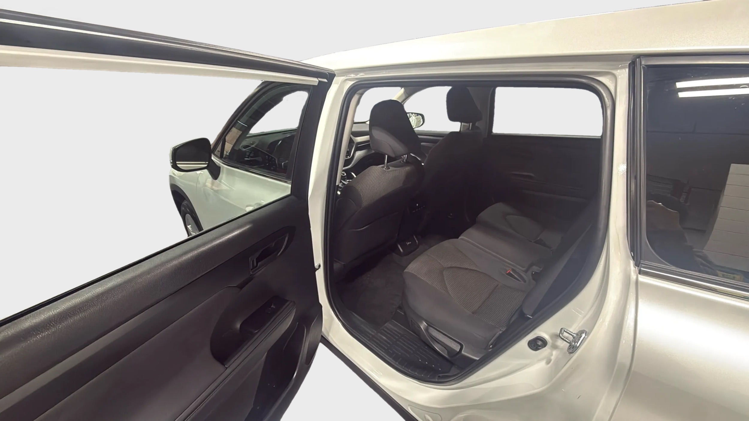 Photo 23 of this Toyota Highlander