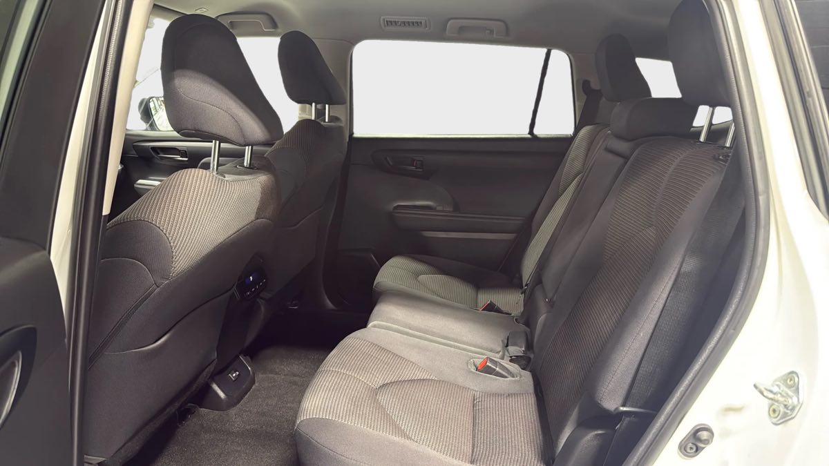 Photo 25 of this Toyota Highlander