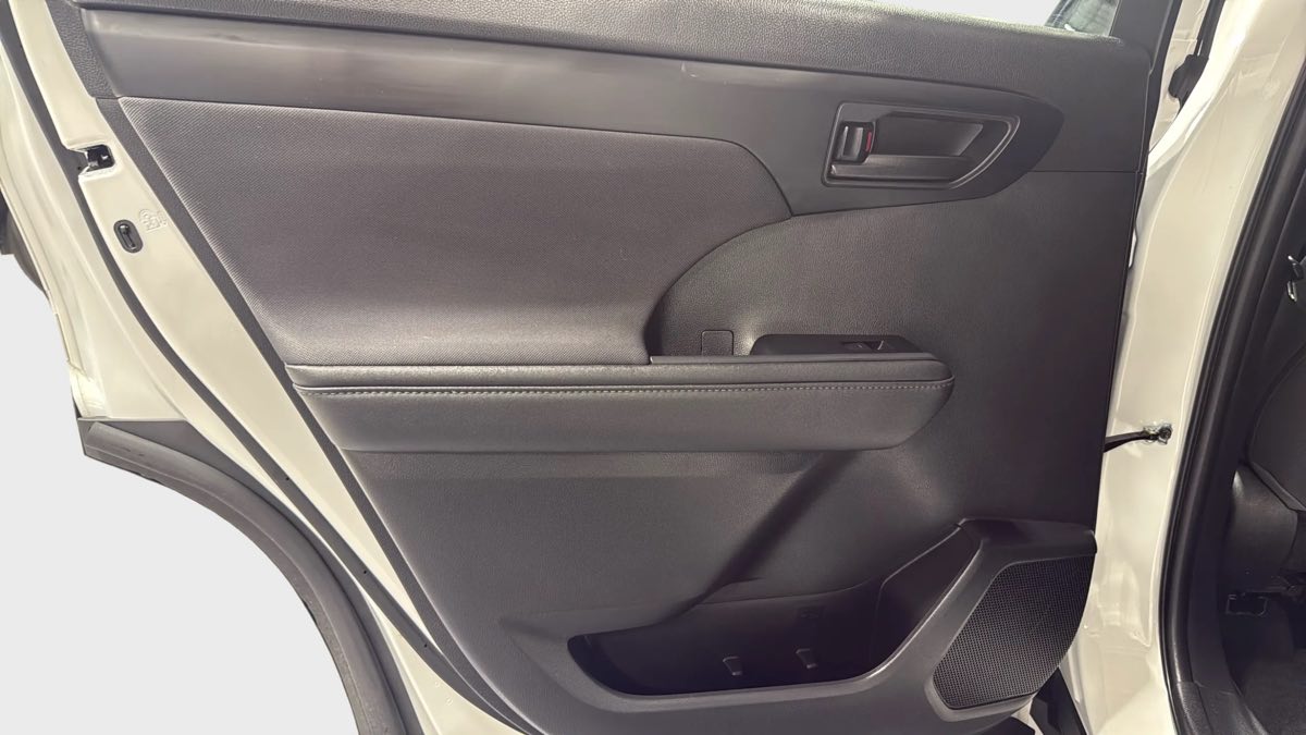 Photo 26 of this Toyota Highlander