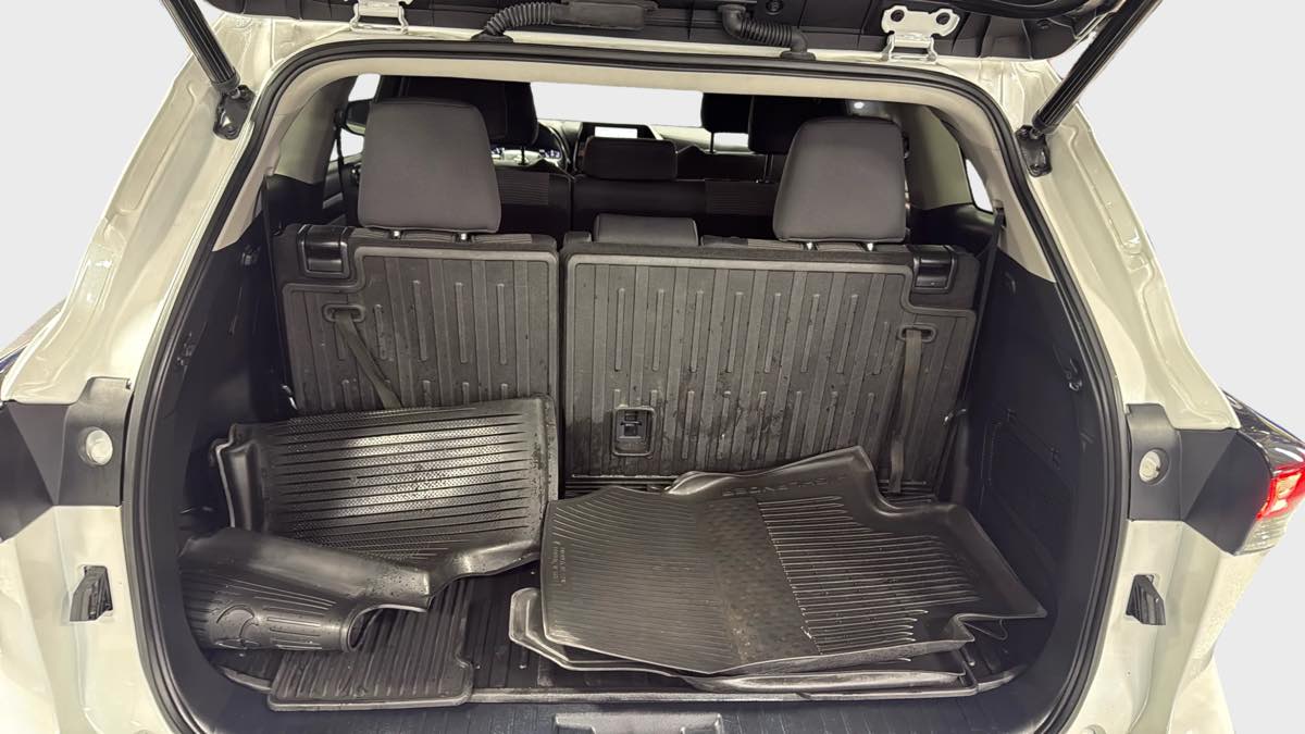 Photo 30 of this Toyota Highlander
